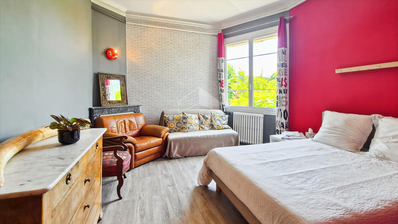 Maison - 180 m² - 9 pièces