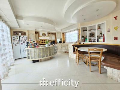 Maison - 242 m² - 6 pièces