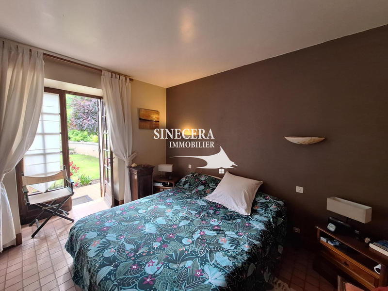 Maison - 230 m² - 8 pièces