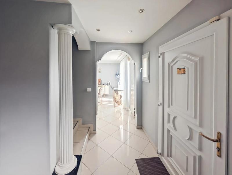 Maison - 180 m² - 8 pièces