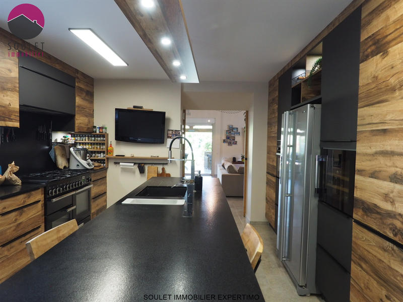 Propriété - 435 m² - 17 pièces