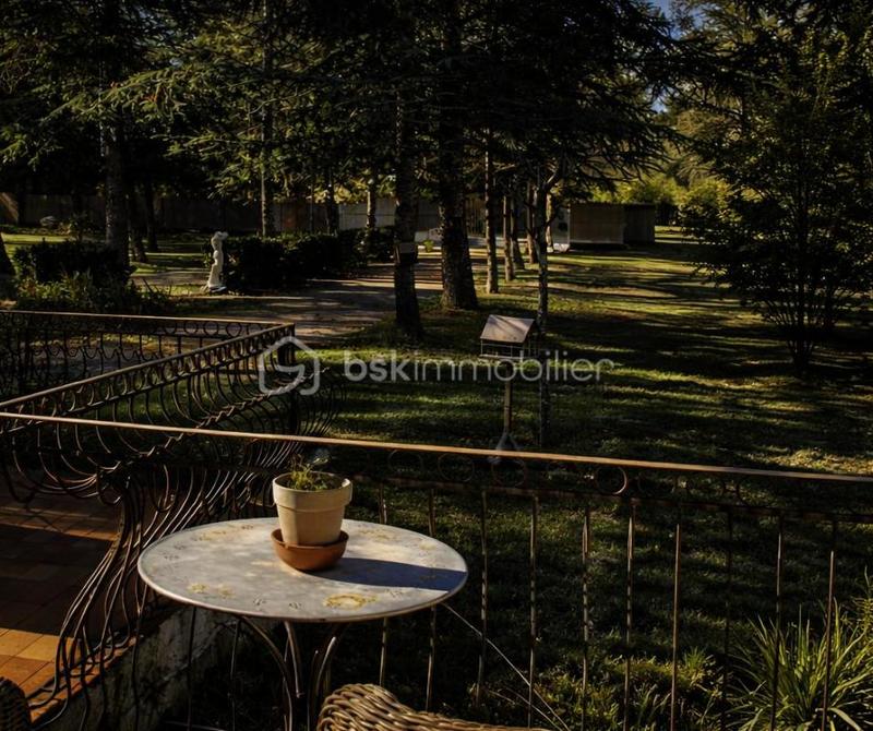 Propriété - 135 m² - 6 pièces