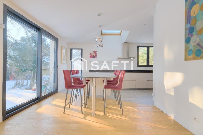 Maison - 200 m² - 8 pièces