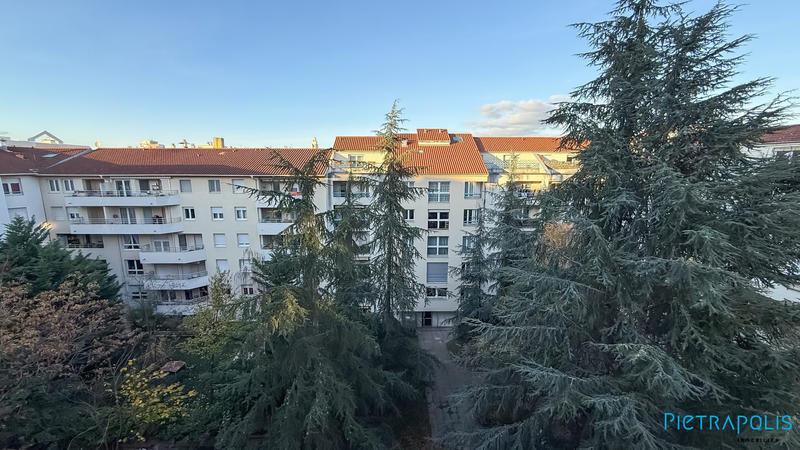 Appartement - 100 m² - 4 pièces