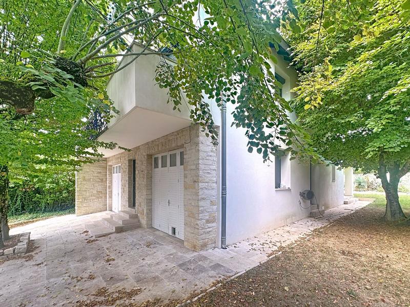 Maison - 221 m² - 6 pièces