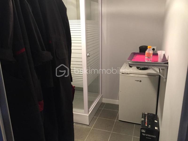 Local commercial - 200 m² - 3 pièces