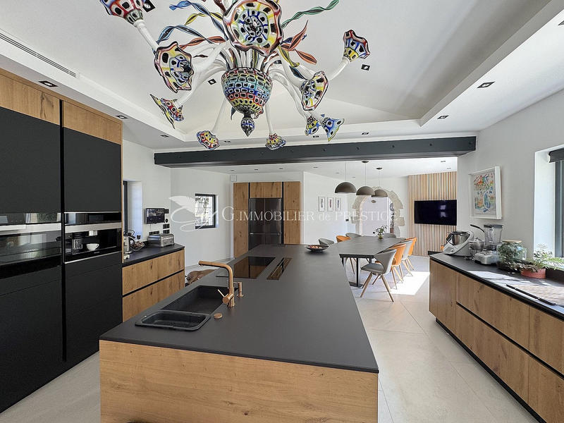 Propriété - 600 m² - 17 pièces