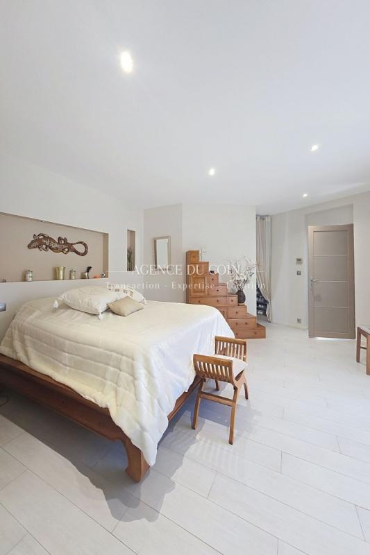 Villa - 300 m² - 7 pièces