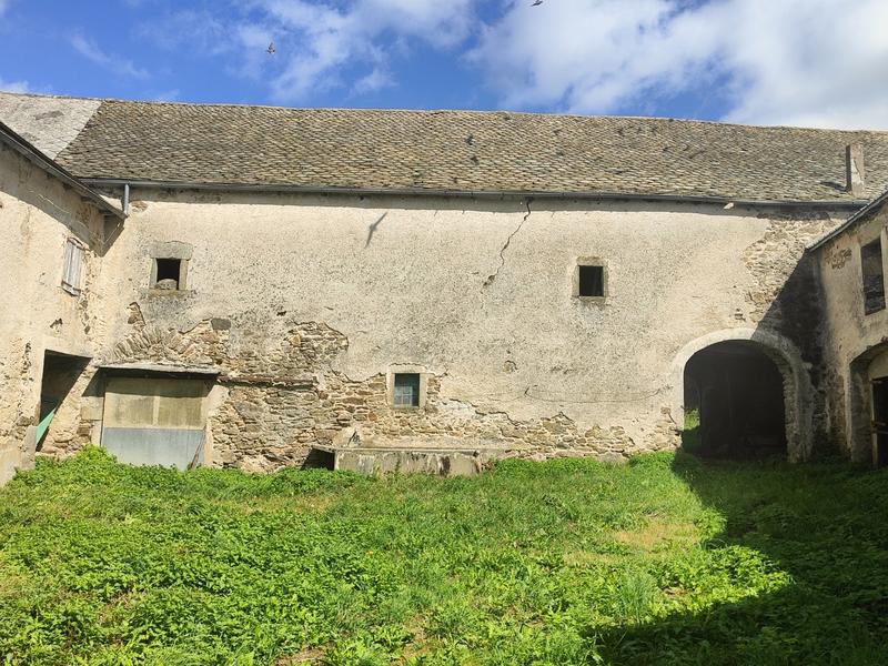 Corps de ferme - 300 m² - 7 pièces