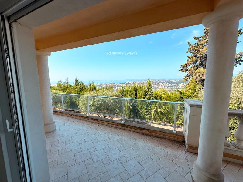 Maison contemporaine - 307 m² - 7 pièces