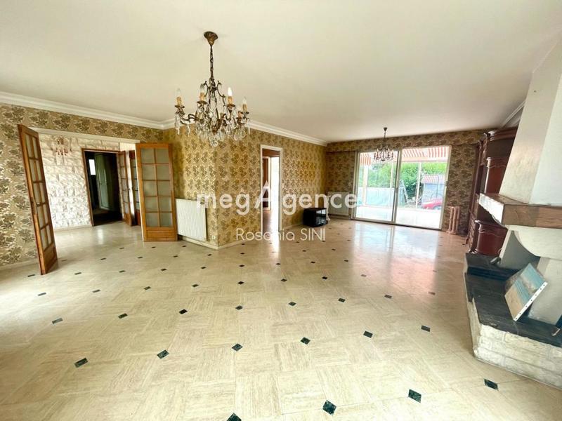 Maison - 234 m² - 8 pièces