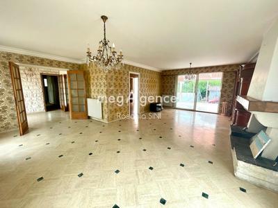 Maison - 234 m² - 8 pièces