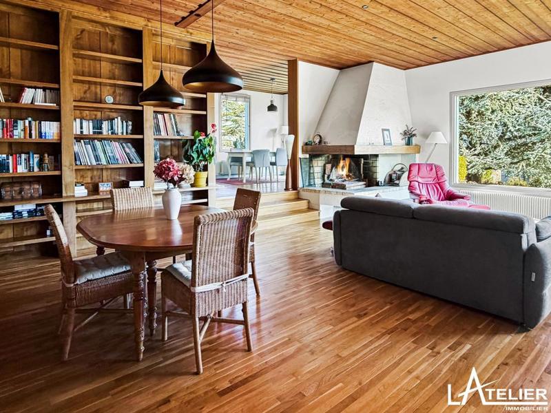 Maison - 209 m² - 8 pièces