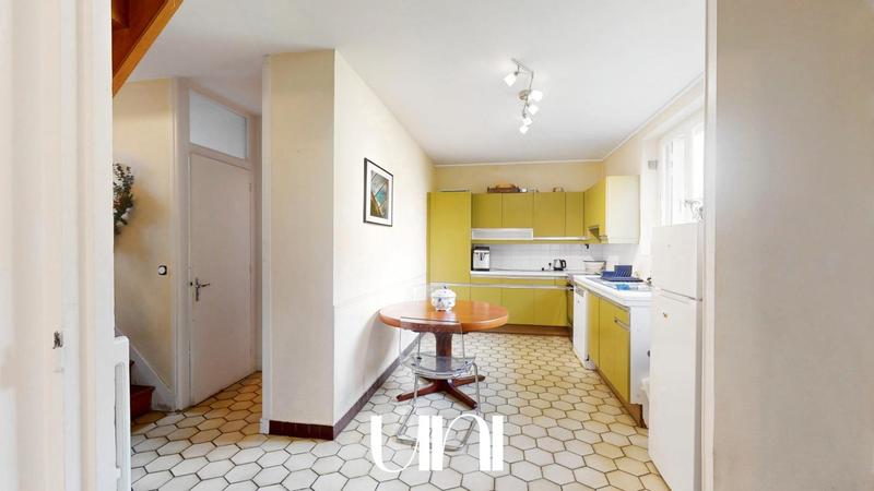 Maison - 218 m² - 8 pièces