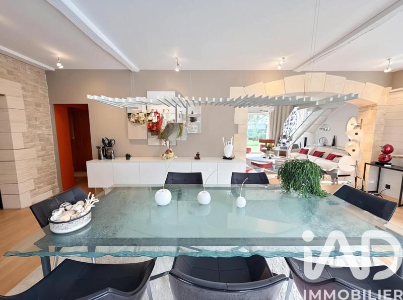 Maison - 217 m² - 8 pièces