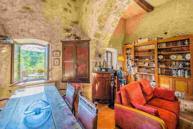 Maison - 253 m² - 9 pièces