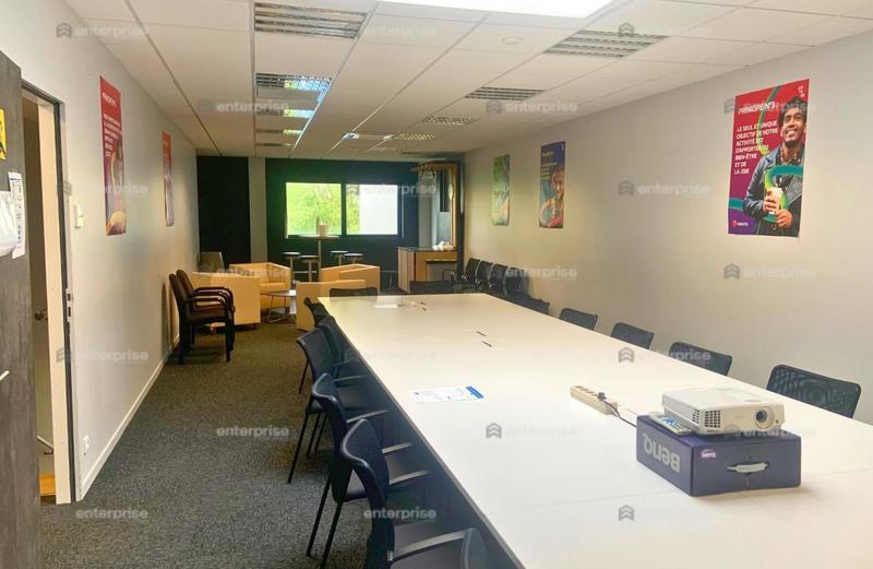 Local d'activité / Entrepôt - 890 m²