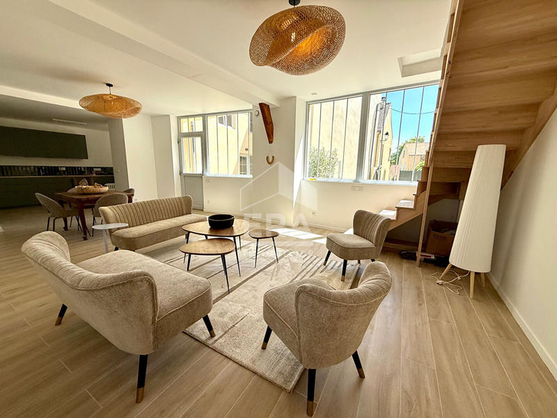 Maison - 235 m² - 7 pièces