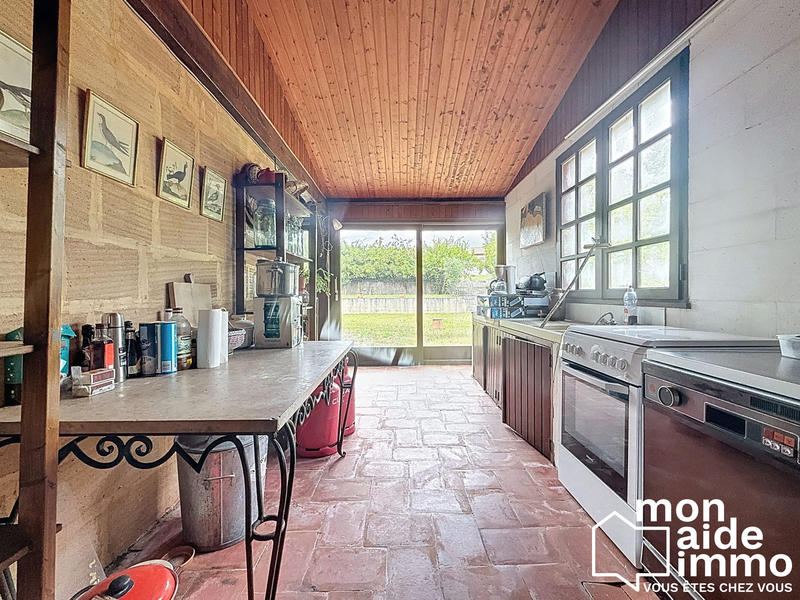 Maison - 240 m² - 8 pièces