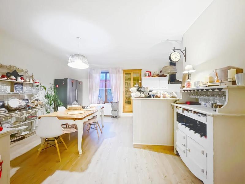 Maison - 310 m² - 11 pièces