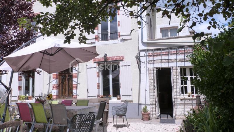 Maison de ville - 130 m² - 9 pièces