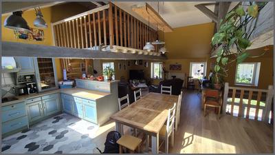 Maison - 243 m² - 9 pièces