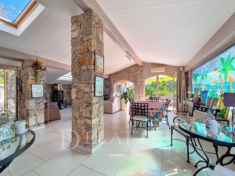 Maison - 192 m² - 7 pièces