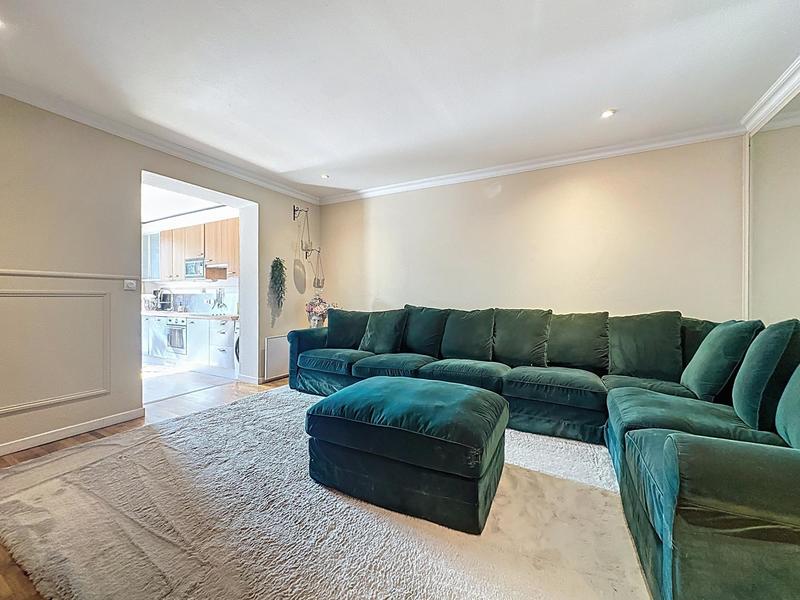 Maison - 280 m² - 10 pièces