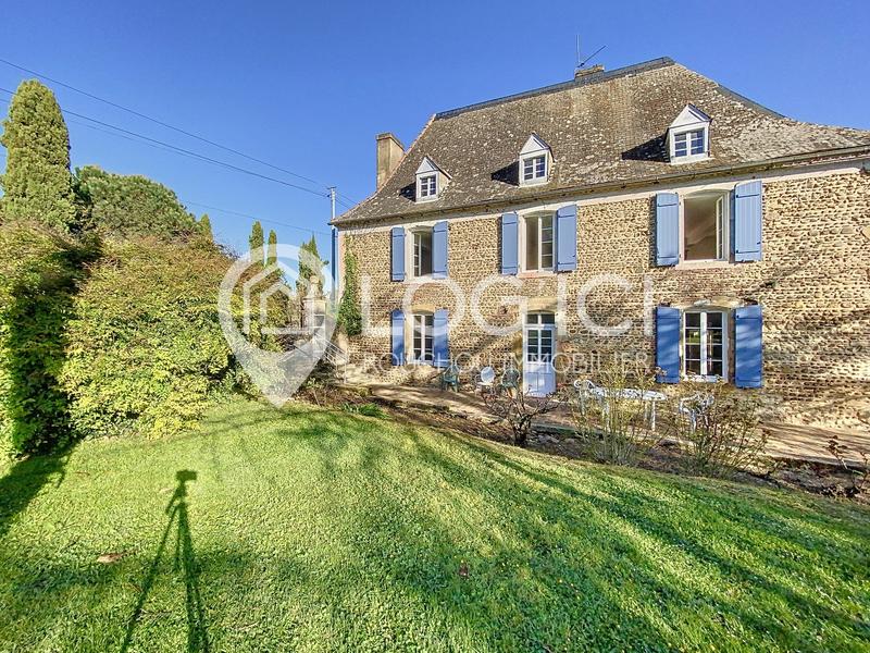 Maison - 270 m² - 8 pièces