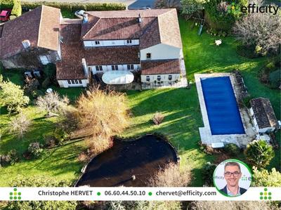 Maison - 380 m² - 11 pièces