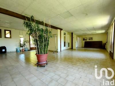 Maison - 270 m² - 12 pièces