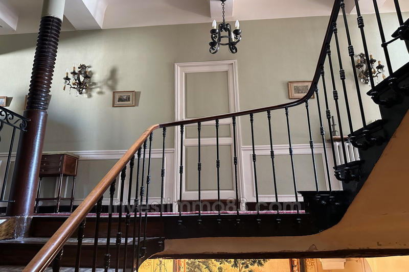 Maison - 335 m² - 15 pièces