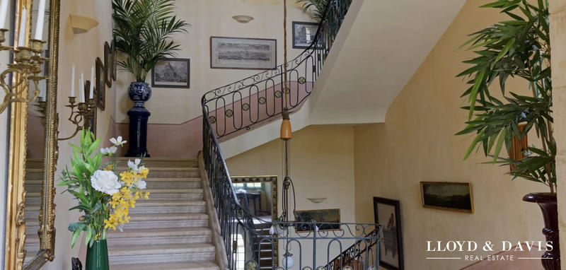 Château - 2 500 m² - 30 pièces