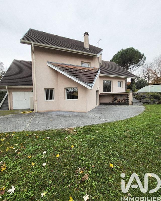 Maison - 185 m² - 8 pièces
