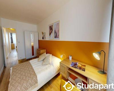 Chambre - 100 m² - 1 pièce