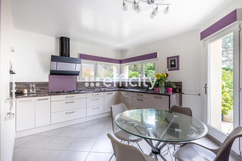 Maison - 205 m² - 7 pièces