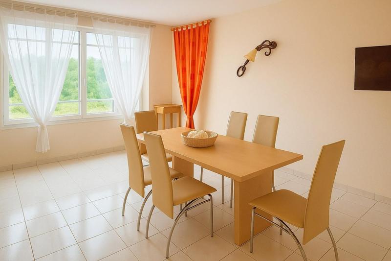 Maison - 240 m² - 11 pièces