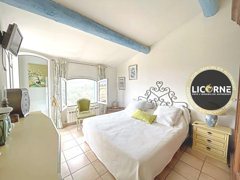 Maison - 180 m² - 8 pièces