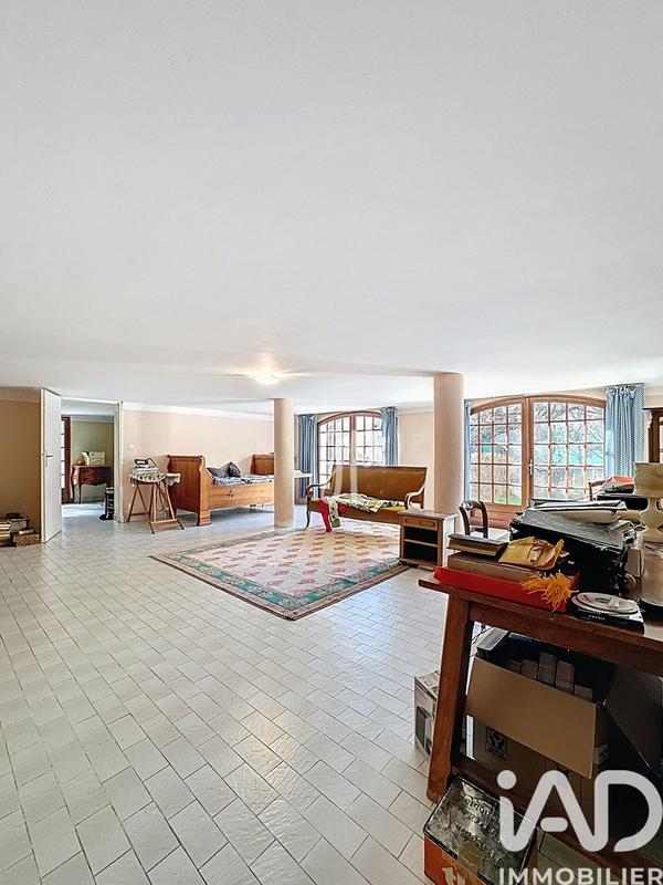 Maison - 233 m² - 7 pièces