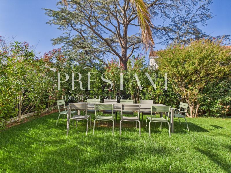 Maison - 290 m² - 8 pièces