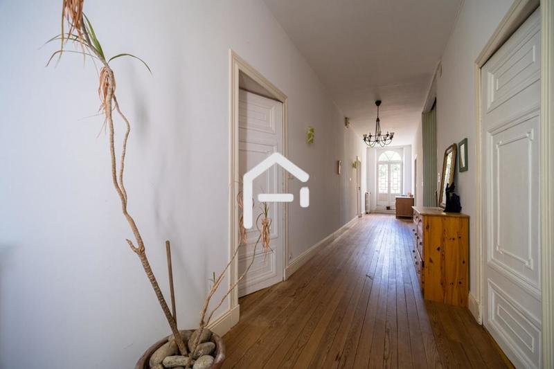 Maison - 250 m² - 7 pièces