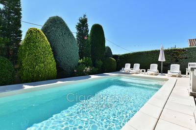 Villa - 179 m² - 8 pièces