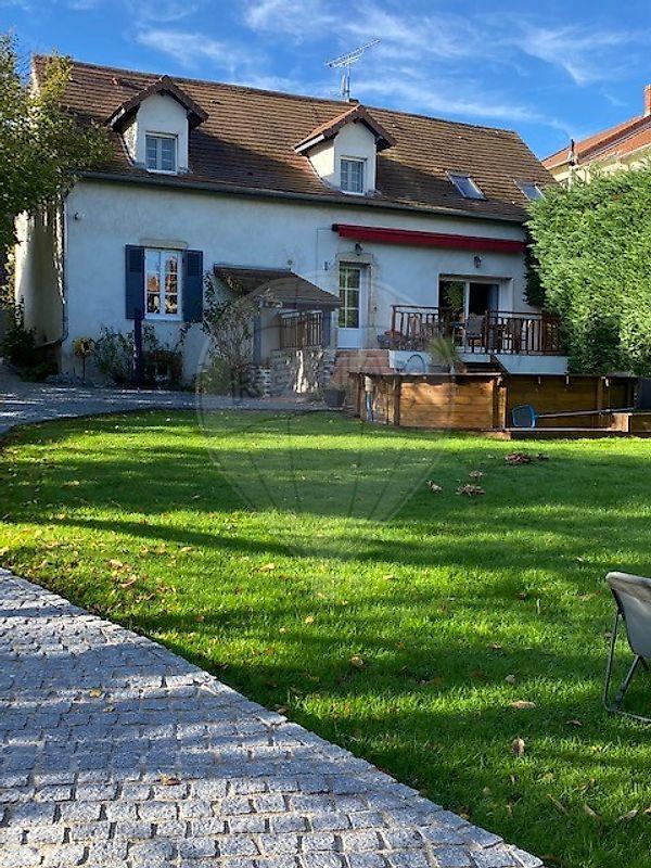 Propriété - 158 m² - 6 pièces