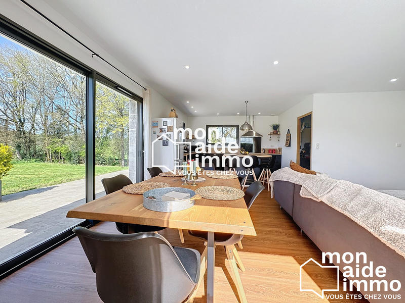 Maison - 260 m² - 8 pièces