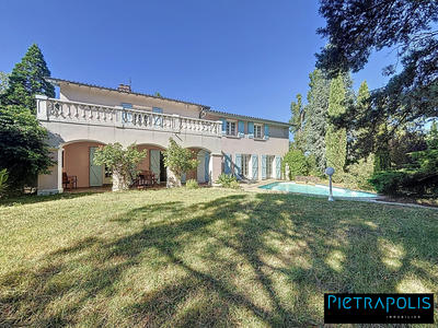 Maison - 278 m² - 9 pièces