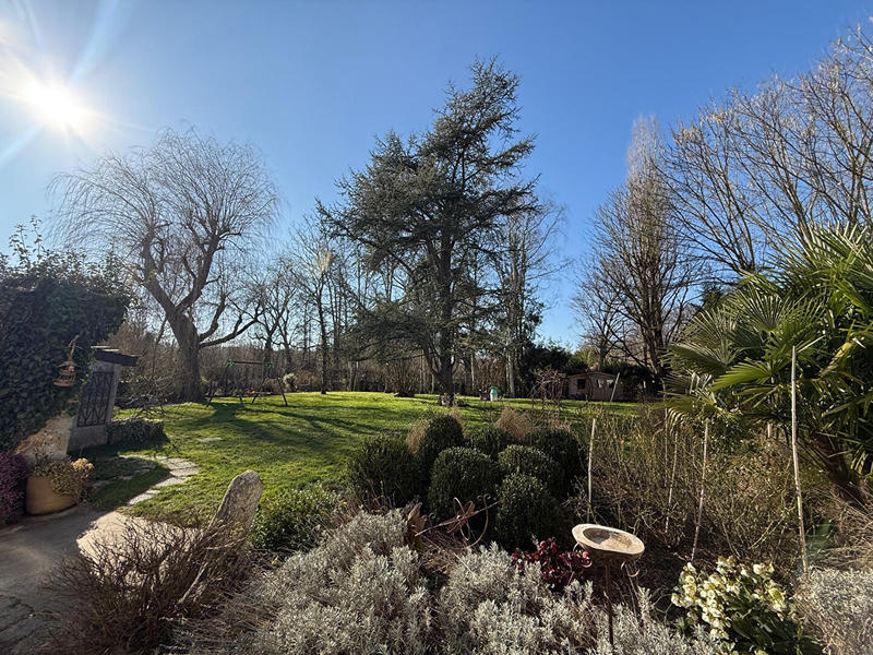 Maison - 250 m² - 8 pièces