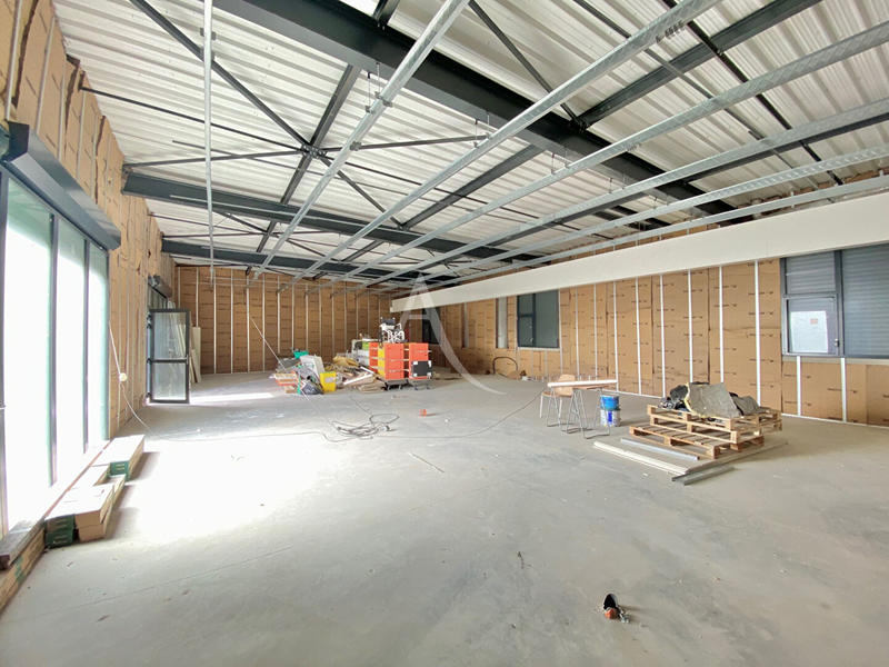 Local d'activité / Entrepôt - 200 m²