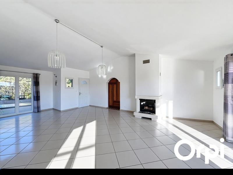 Maison - 270 m² - 6 pièces