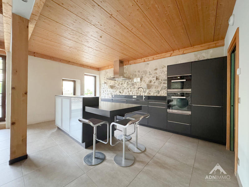Maison - 225 m² - 7 pièces