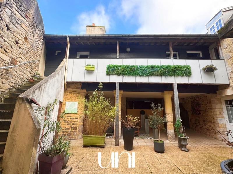 Propriété - 326 m² - 12 pièces